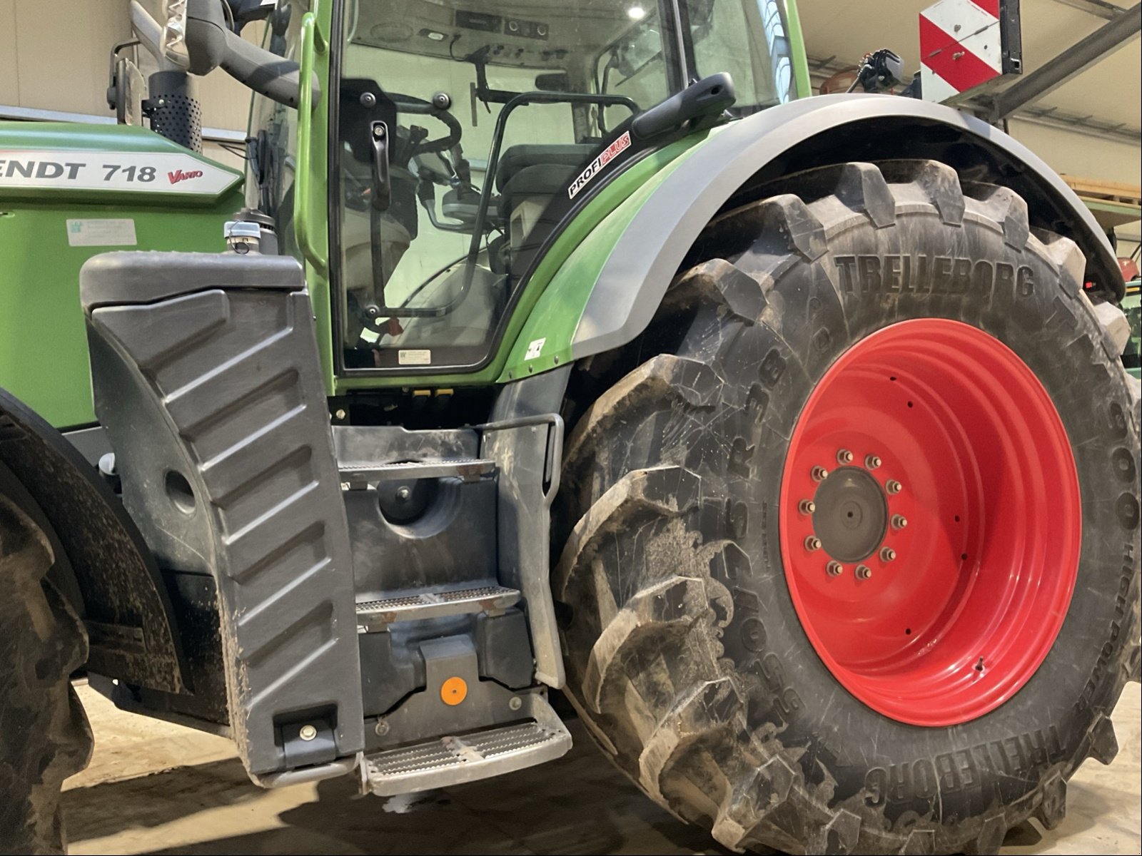 Traktor типа Fendt 718 Vario S4 ProfiPlus, Gebrauchtmaschine в Elmenhorst-Lanken (Фотография 5)