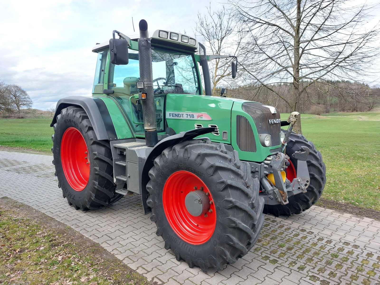 Traktor des Typs Fendt 718 Vario TMS 818 820 Frontapfwelle sehr gepflegt, Gebrauchtmaschine in Tirschenreuth (Bild 8)