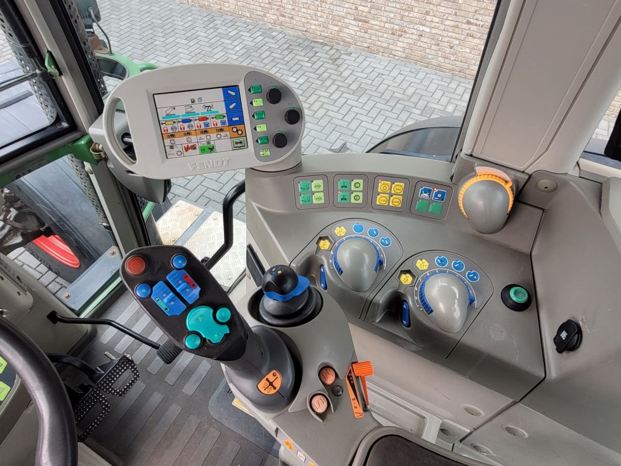 Traktor of the type Fendt 718 vario tms com3, Gebrauchtmaschine in Houten (Picture 5)