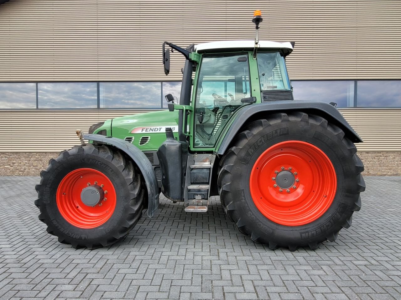 Traktor of the type Fendt 718 vario tms com3, Gebrauchtmaschine in Houten (Picture 2)