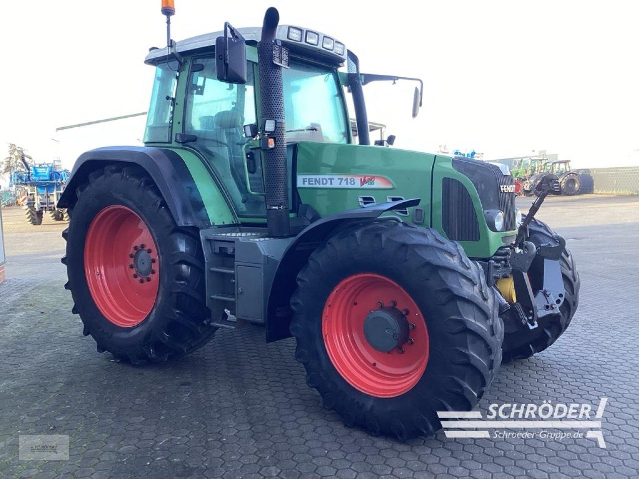 Traktor от тип Fendt 718 VARIO TMS, Gebrauchtmaschine в Norden (Снимка 1)