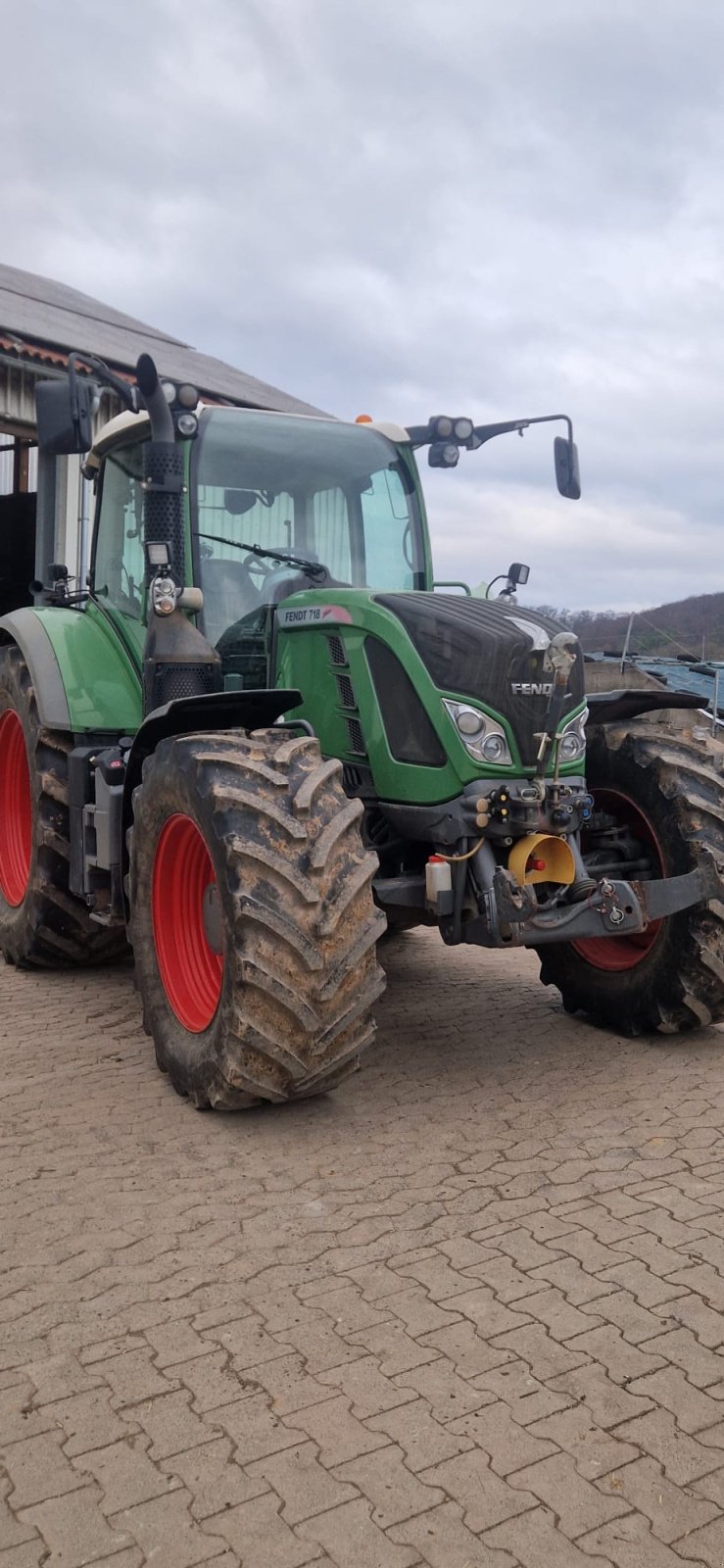 Traktor des Typs Fendt 718 Vario, Gebrauchtmaschine in Roden (Bild 4)