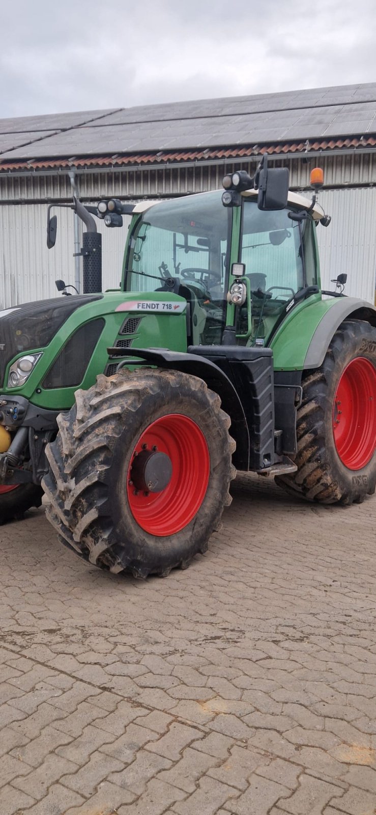 Traktor des Typs Fendt 718 Vario, Gebrauchtmaschine in Roden (Bild 5)