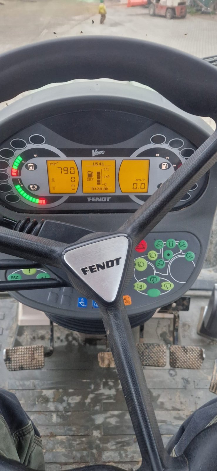 Traktor des Typs Fendt 718 Vario, Gebrauchtmaschine in Roden (Bild 6)