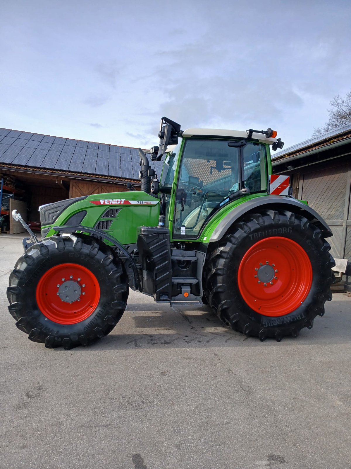 Traktor des Typs Fendt 718 Vario, Gebrauchtmaschine in Konzell (Bild 1)