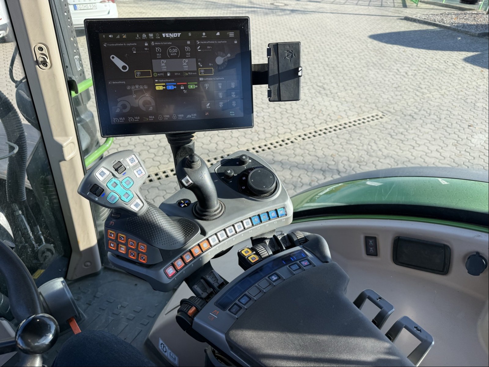 Traktor des Typs Fendt 720 Vario Gen6, Gebrauchtmaschine in Bad Oldesloe (Bild 5)