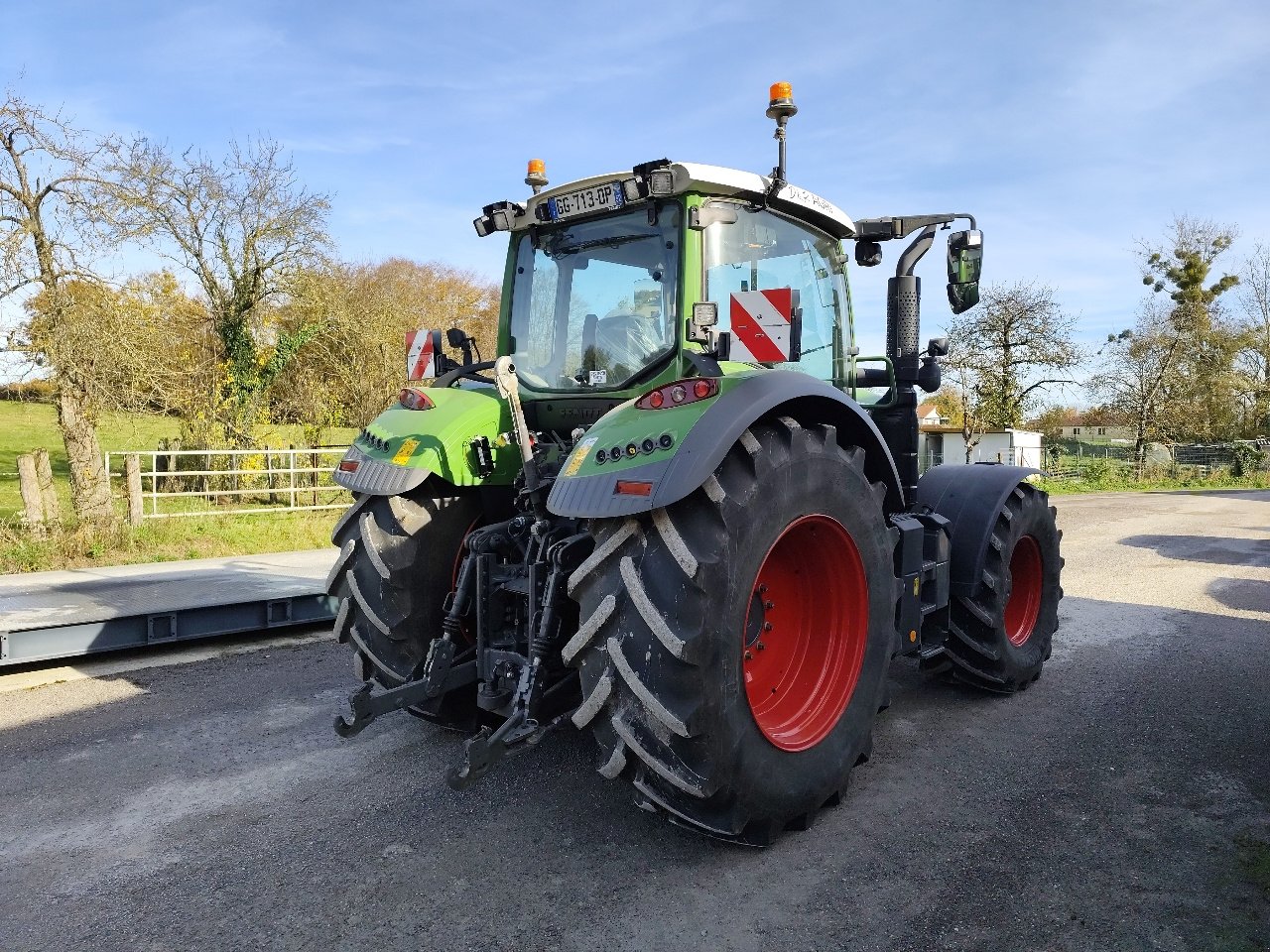 Traktor of the type Fendt 720 VARIO POWER, Gebrauchtmaschine in Roches-sur-Marne (Picture 4)