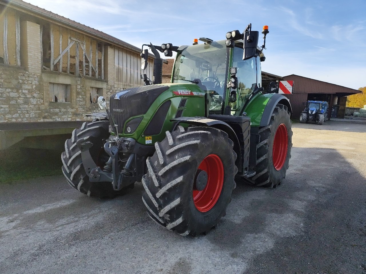 Traktor of the type Fendt 720 VARIO POWER, Gebrauchtmaschine in Roches-sur-Marne (Picture 2)