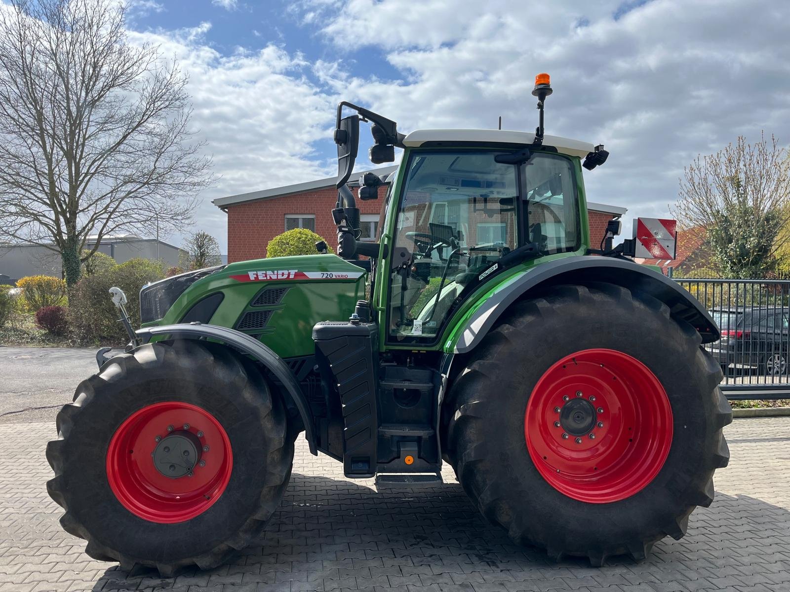Traktor des Typs Fendt 720 Vario PowerPlus, Gebrauchtmaschine in Issum (Bild 2)