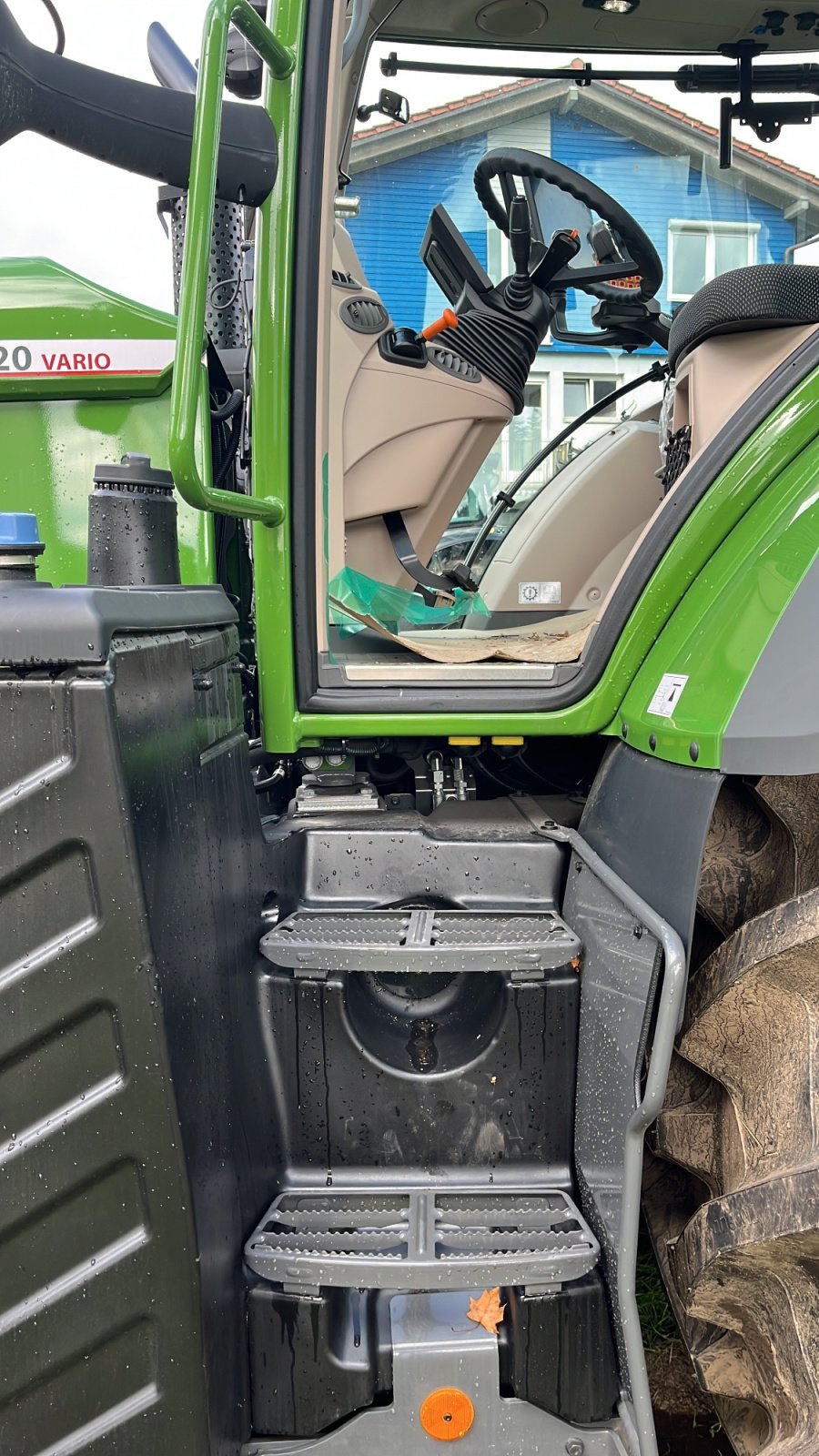 Traktor des Typs Fendt 720 Vario PowerPlus, Neumaschine in Donaueschingen (Bild 4)