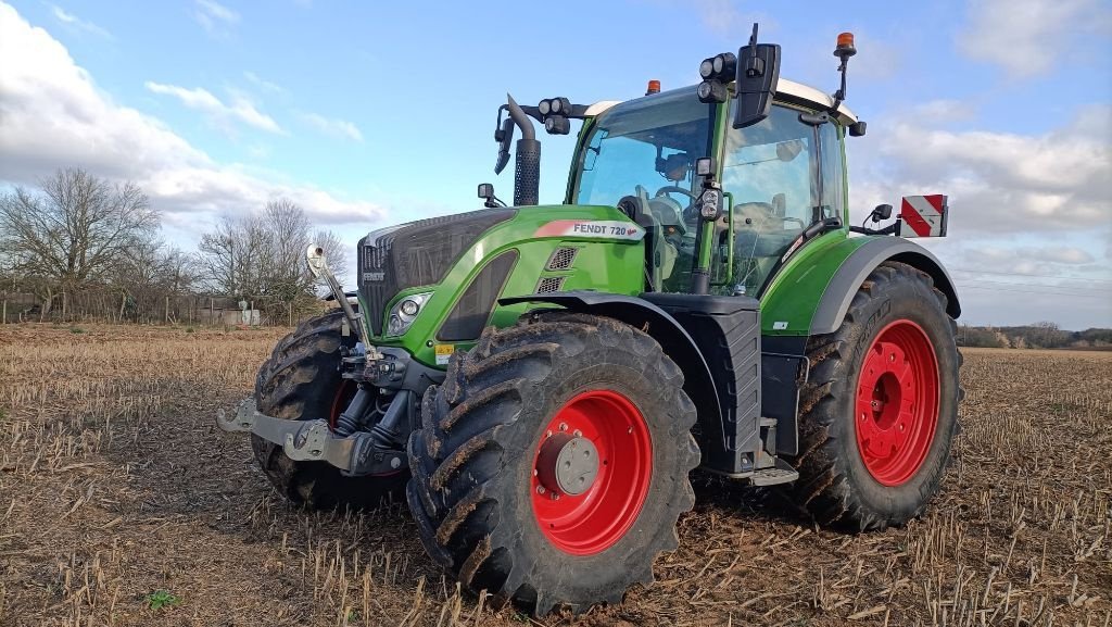 Traktor tipa Fendt 720 VARIO PROFI +, Gebrauchtmaschine u NEUVILLE AUX BOIS (Slika 1)