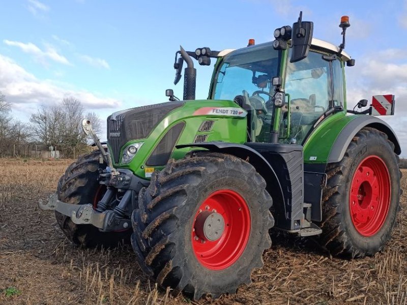 Traktor tipa Fendt 720 VARIO PROFI +, Gebrauchtmaschine u NEUVILLE AUX BOIS