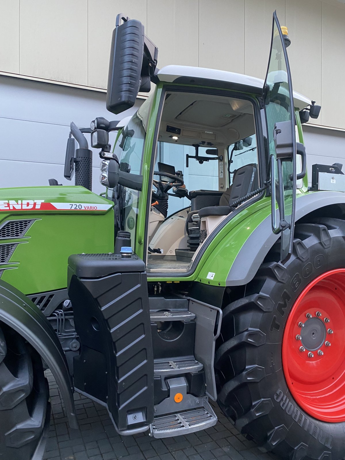 Traktor от тип Fendt 720 Vario Profi+ Setting2 Profiplus, Gebrauchtmaschine в Weigendorf (Снимка 16)