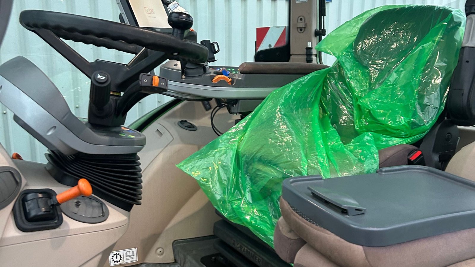 Traktor of the type Fendt 720 Vario S4 Profi Plus, Gebrauchtmaschine in Rødekro (Picture 12)