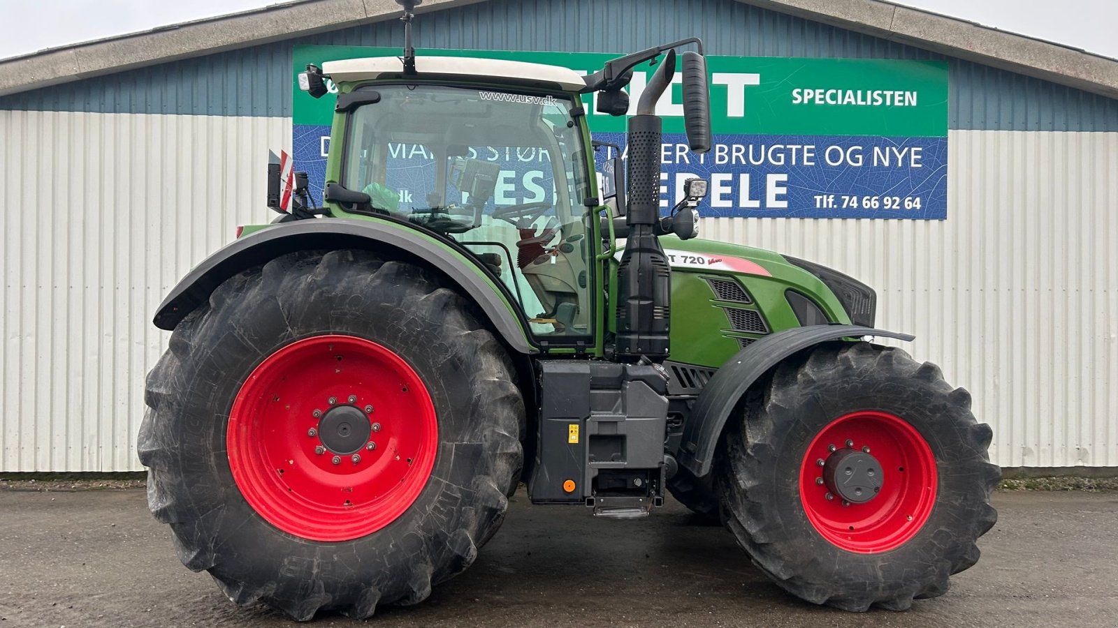 Traktor of the type Fendt 720 Vario S4 Profi Plus, Gebrauchtmaschine in Rødekro (Picture 4)