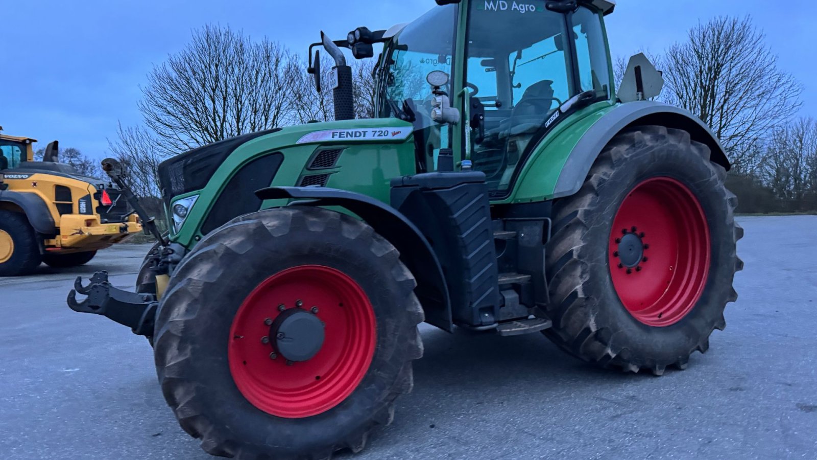 Traktor Türe ait Fendt 720 Vario SCR PROFI MED FULD AFFJEDRING, FRONT PTO OG NÆSTEN NYE DÆK!, Gebrauchtmaschine içinde Nørager (resim 2)