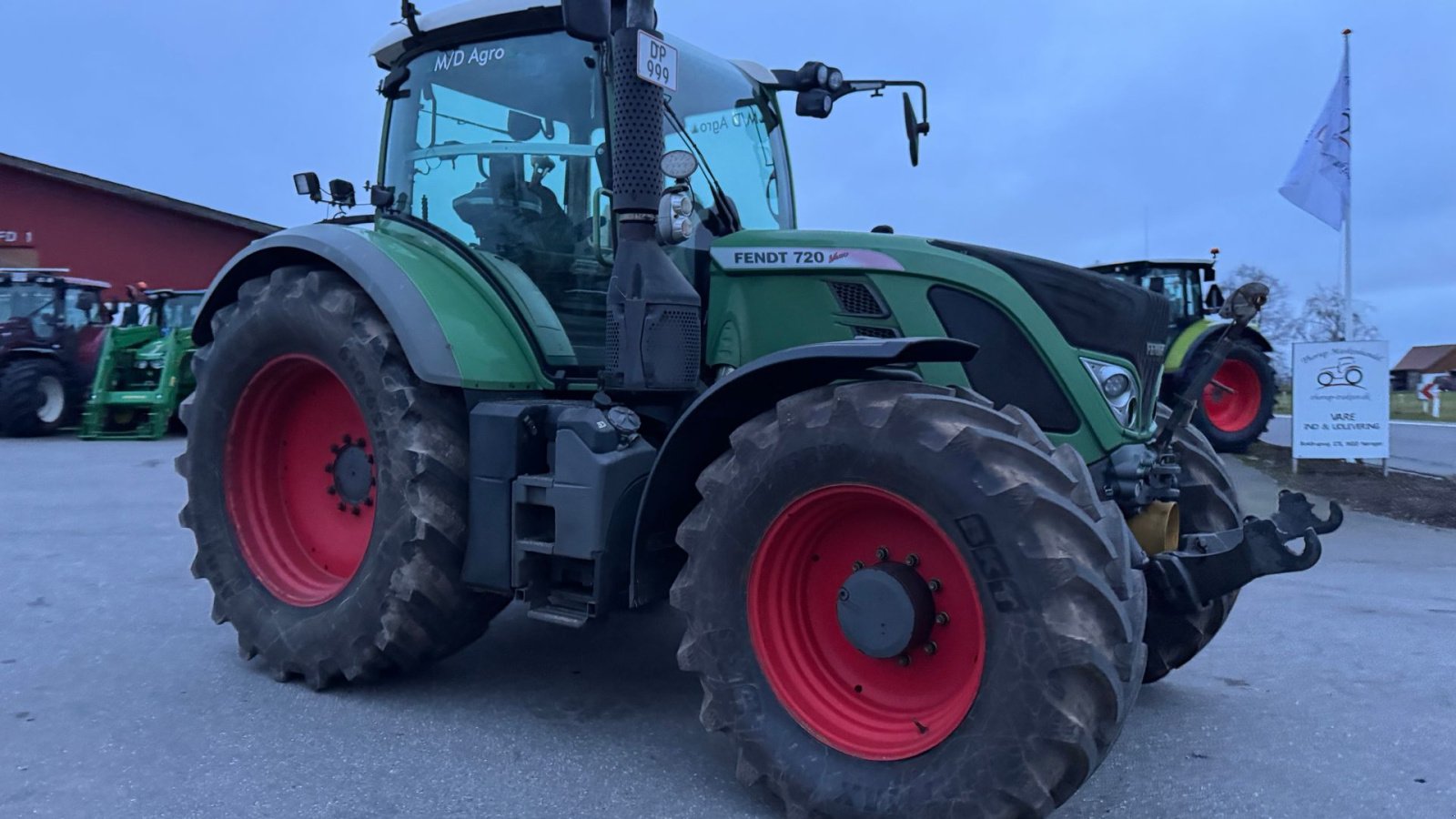 Traktor Türe ait Fendt 720 Vario SCR PROFI MED FULD AFFJEDRING, FRONT PTO OG NÆSTEN NYE DÆK!, Gebrauchtmaschine içinde Nørager (resim 9)