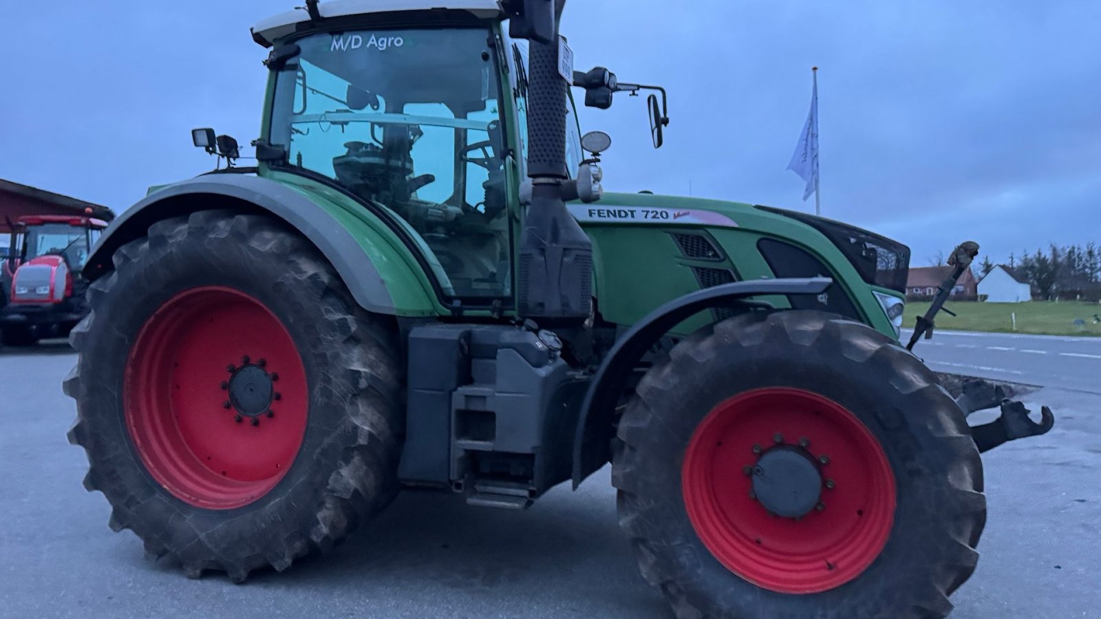 Traktor Türe ait Fendt 720 Vario SCR PROFI MED FULD AFFJEDRING, FRONT PTO OG NÆSTEN NYE DÆK!, Gebrauchtmaschine içinde Nørager (resim 10)