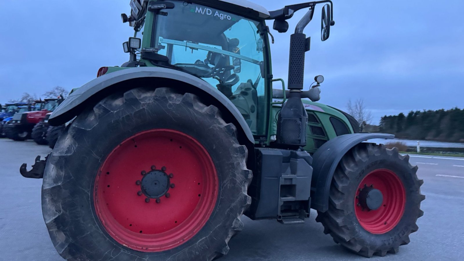 Traktor Türe ait Fendt 720 Vario SCR PROFI MED FULD AFFJEDRING, FRONT PTO OG NÆSTEN NYE DÆK!, Gebrauchtmaschine içinde Nørager (resim 13)