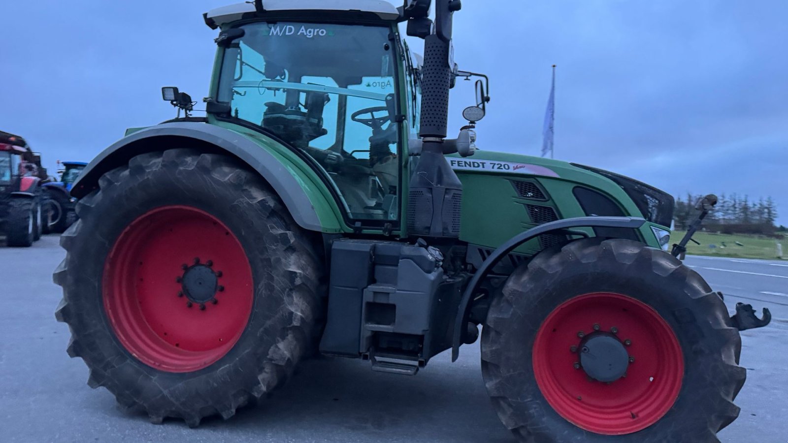 Traktor Türe ait Fendt 720 Vario SCR PROFI MED FULD AFFJEDRING, FRONT PTO OG NÆSTEN NYE DÆK!, Gebrauchtmaschine içinde Nørager (resim 11)