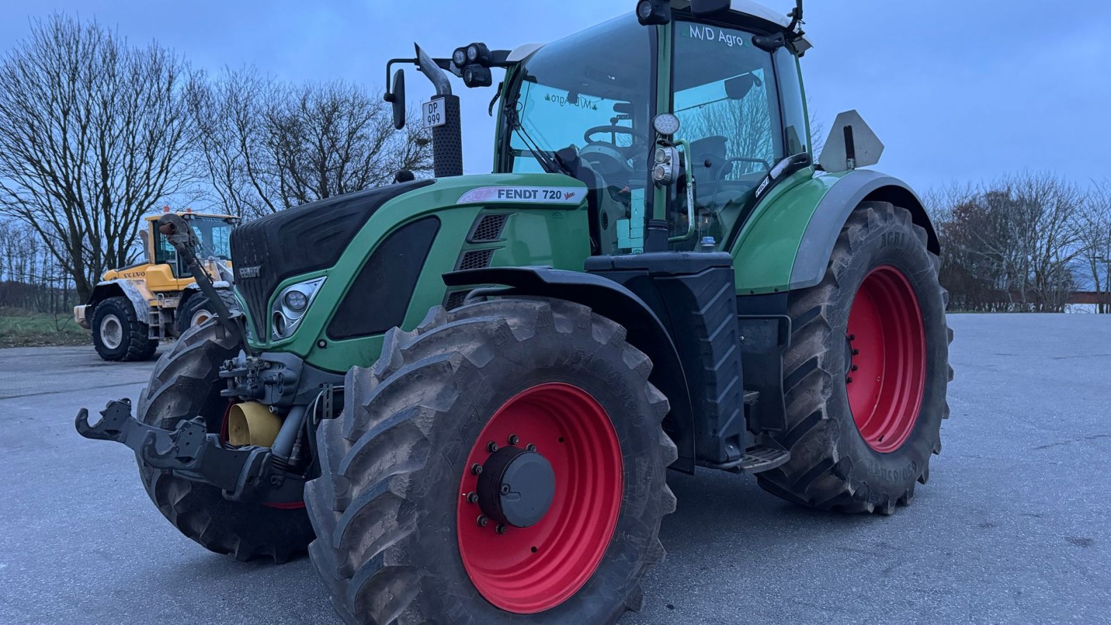 Traktor Türe ait Fendt 720 Vario SCR PROFI MED FULD AFFJEDRING, FRONT PTO OG NÆSTEN NYE DÆK!, Gebrauchtmaschine içinde Nørager (resim 1)