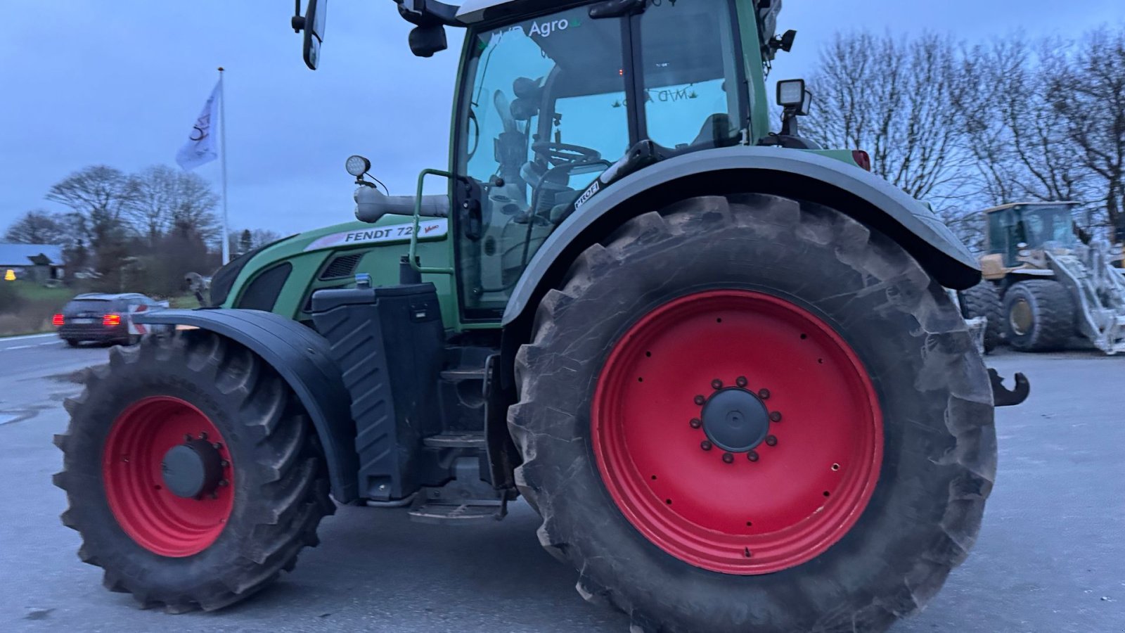 Traktor Türe ait Fendt 720 Vario SCR PROFI MED FULD AFFJEDRING, FRONT PTO OG NÆSTEN NYE DÆK!, Gebrauchtmaschine içinde Nørager (resim 5)