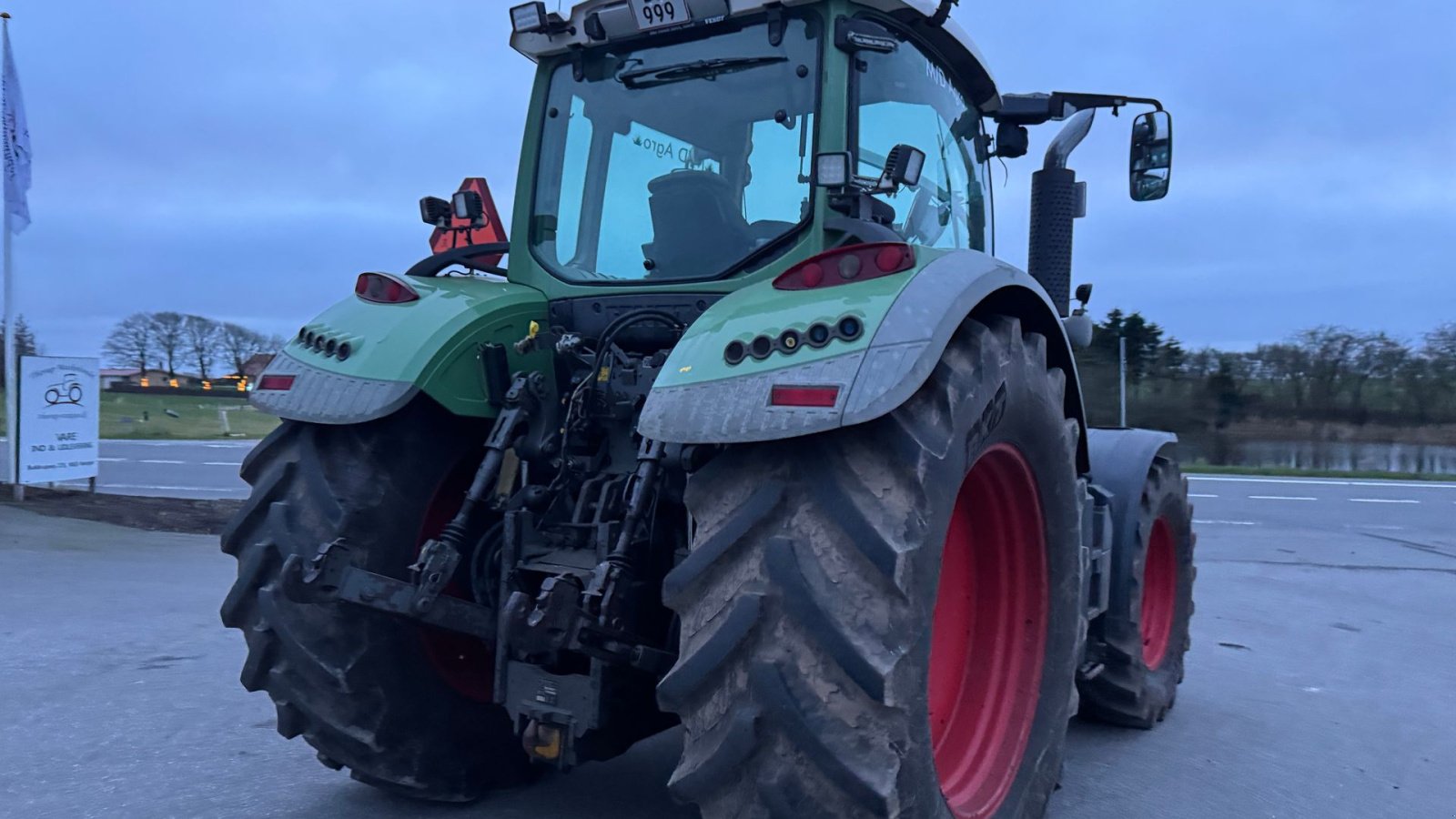 Traktor Türe ait Fendt 720 Vario SCR PROFI MED FULD AFFJEDRING, FRONT PTO OG NÆSTEN NYE DÆK!, Gebrauchtmaschine içinde Nørager (resim 15)