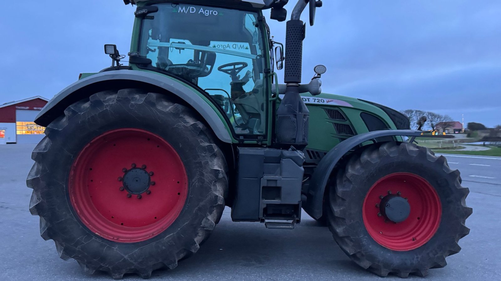 Traktor Türe ait Fendt 720 Vario SCR PROFI MED FULD AFFJEDRING, FRONT PTO OG NÆSTEN NYE DÆK!, Gebrauchtmaschine içinde Nørager (resim 12)