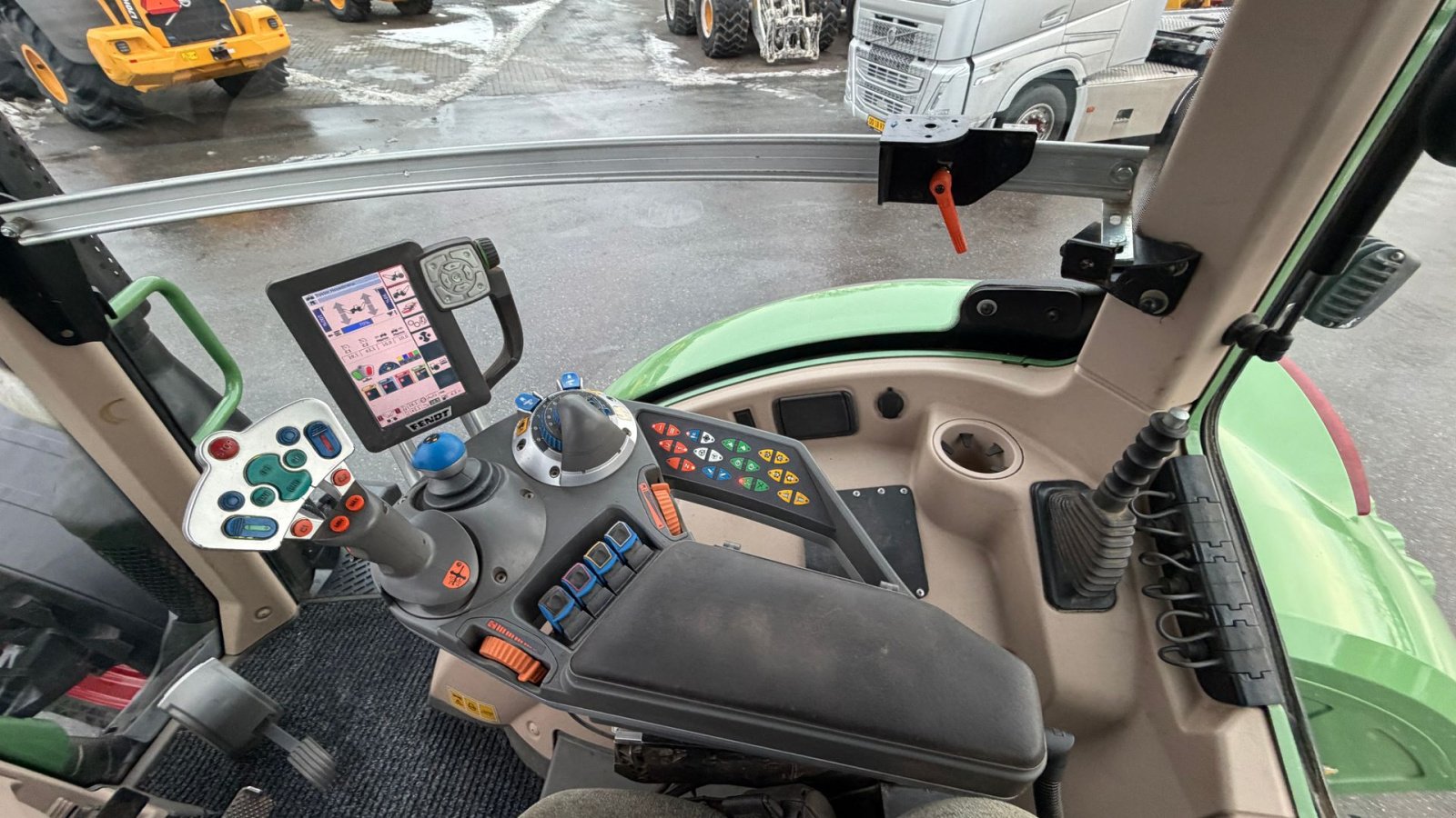 Traktor tip Fendt 720 Vario SCR PROFI MED FULD AFFJEDRING, FRONT PTO OG NÆSTEN NYE DÆK!, Gebrauchtmaschine in Nørager (Poză 17)