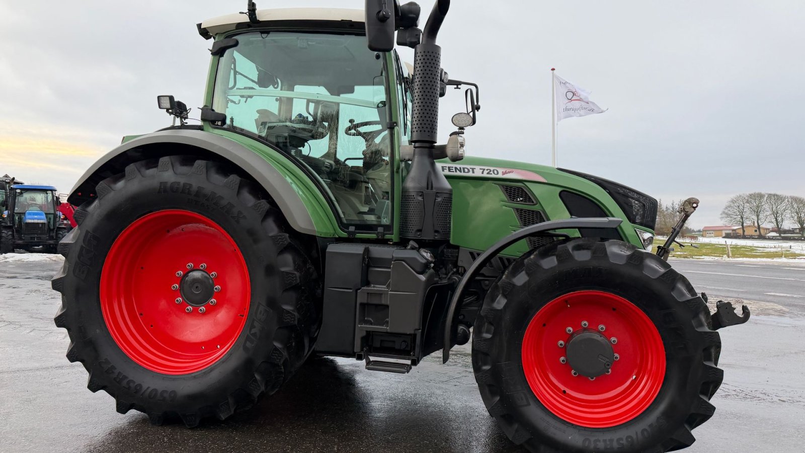 Traktor tip Fendt 720 Vario SCR PROFI MED FULD AFFJEDRING, FRONT PTO OG NÆSTEN NYE DÆK!, Gebrauchtmaschine in Nørager (Poză 10)
