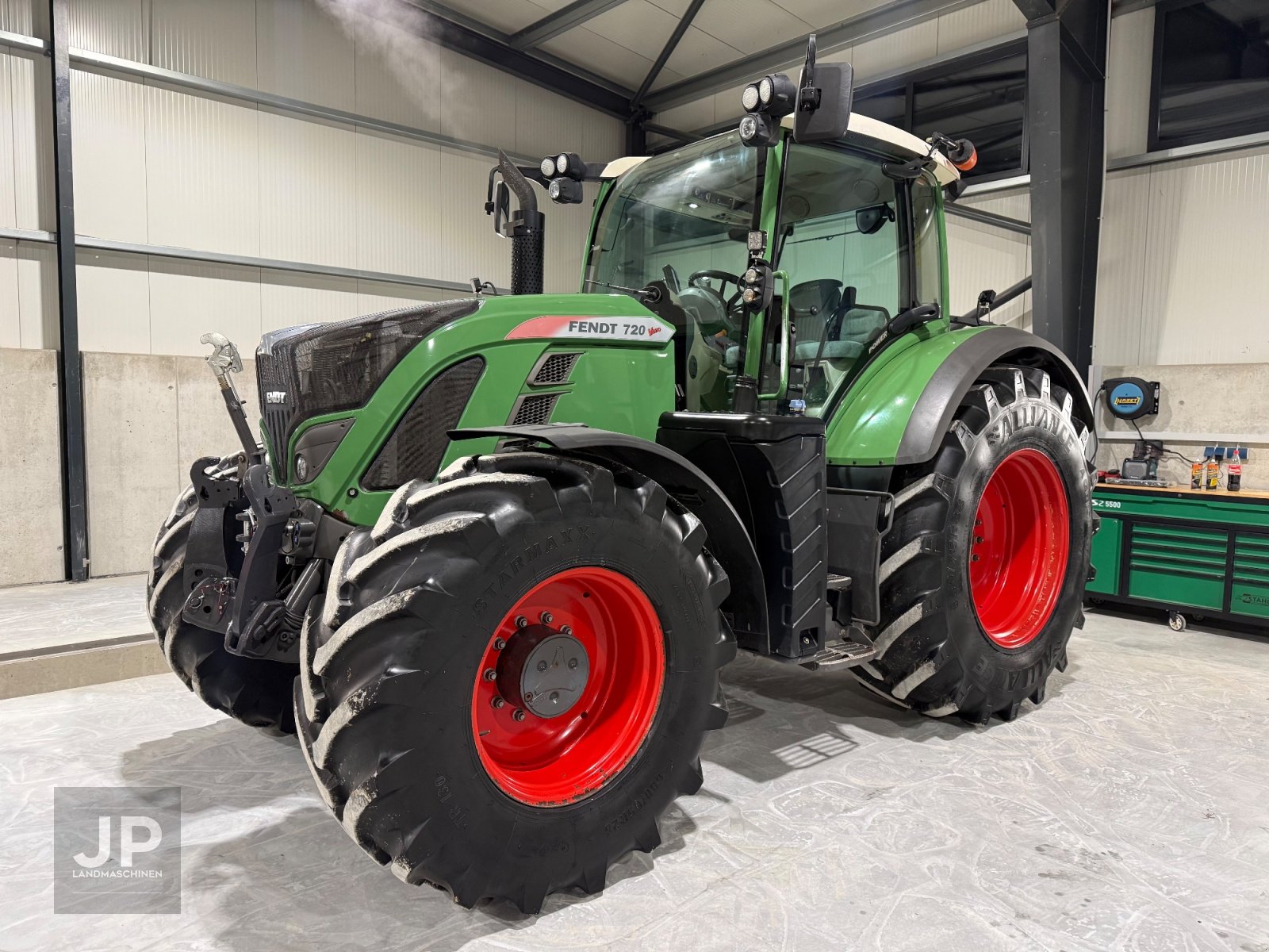 Traktor des Typs Fendt 720 Vario, Gebrauchtmaschine in Kastl (Bild 1)