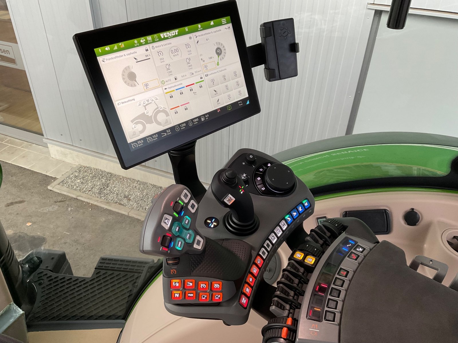 Traktor des Typs Fendt 724 Gen6 Profi Plus Setting 2, Neumaschine in Mühlhausen-Ehingen (Bild 4)