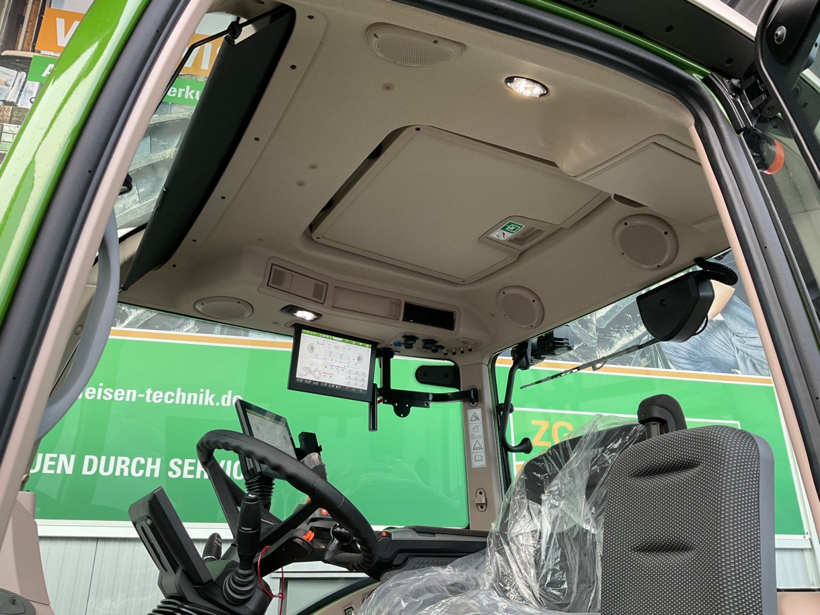 Traktor des Typs Fendt 724 Gen6 Profi Plus Setting 2, Neumaschine in Mühlhausen-Ehingen (Bild 6)