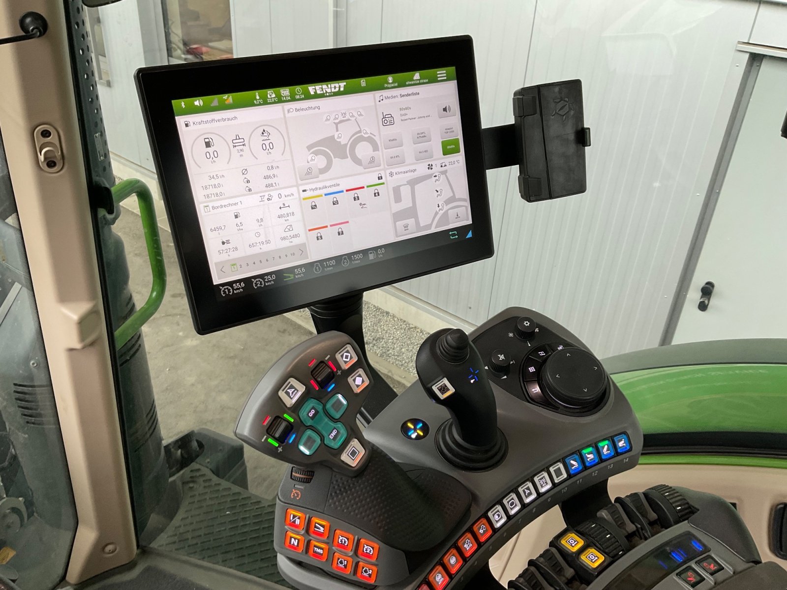 Traktor des Typs Fendt 724 Gen6 Profi Plus Setting 2, Neumaschine in Mühlhausen-Ehingen (Bild 4)