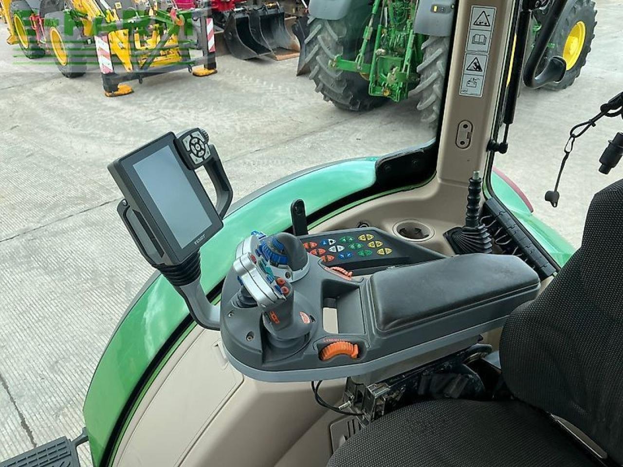 Traktor tip Fendt 724 power plus tractor (st23425), Gebrauchtmaschine in SHAFTESBURY (Poză 22)
