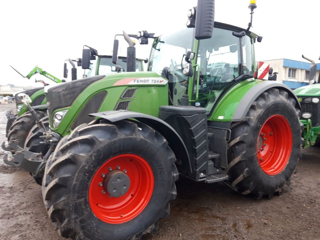 Traktor des Typs Fendt 724 PROFI +, Gebrauchtmaschine in BRAS SUR MEUSE (Bild 1)