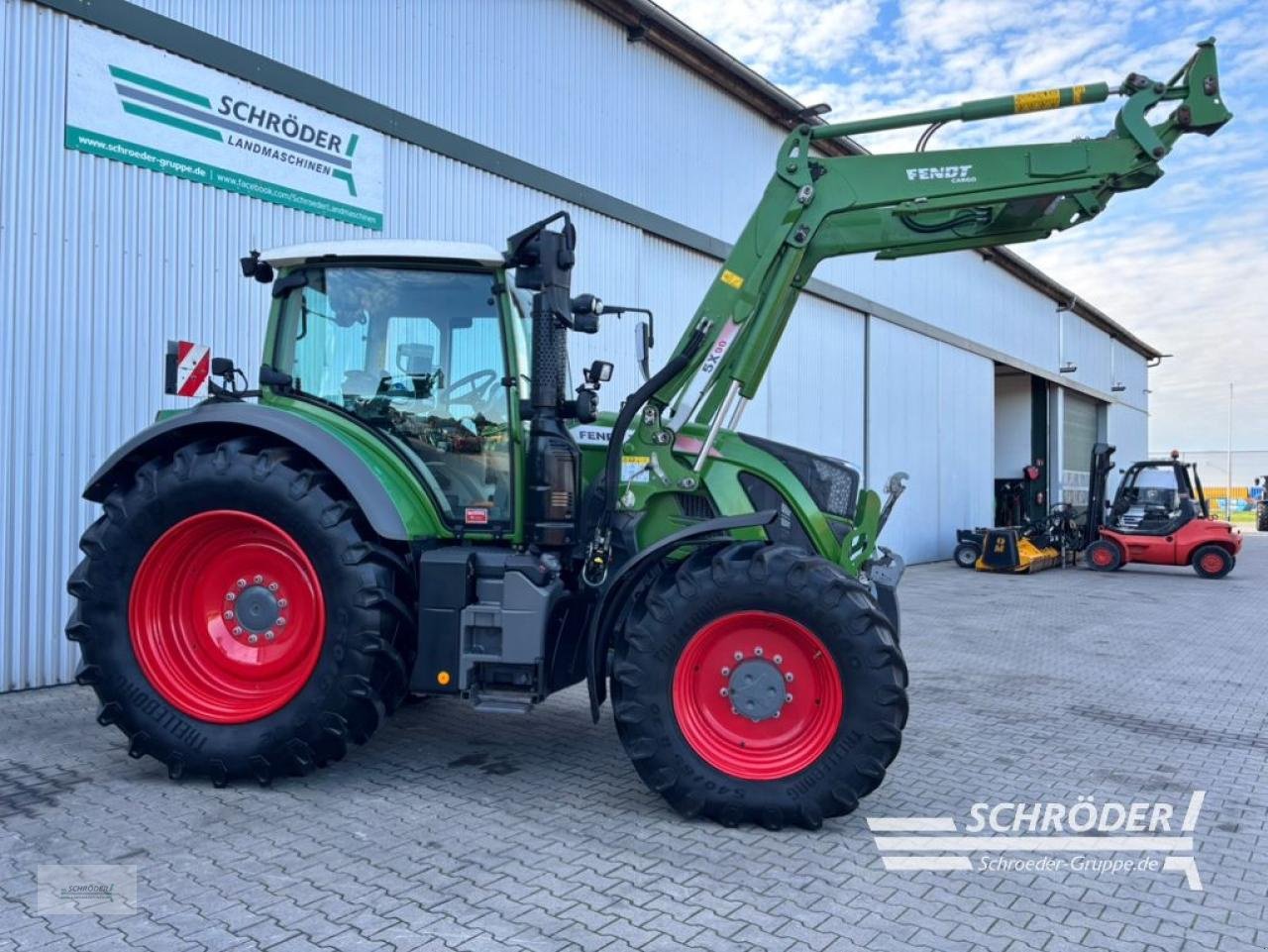 Traktor of the type Fendt 724 S4 + CARGO 5X/90 DW, Gebrauchtmaschine in Wildeshausen (Picture 2)