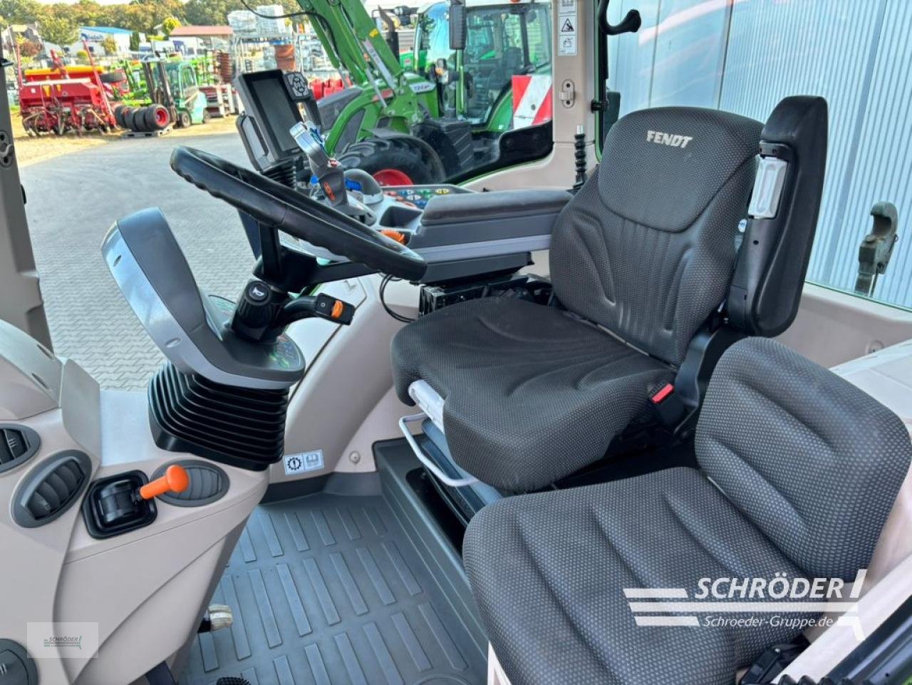 Traktor of the type Fendt 724 S4 + CARGO 5X/90 DW, Gebrauchtmaschine in Wildeshausen (Picture 18)