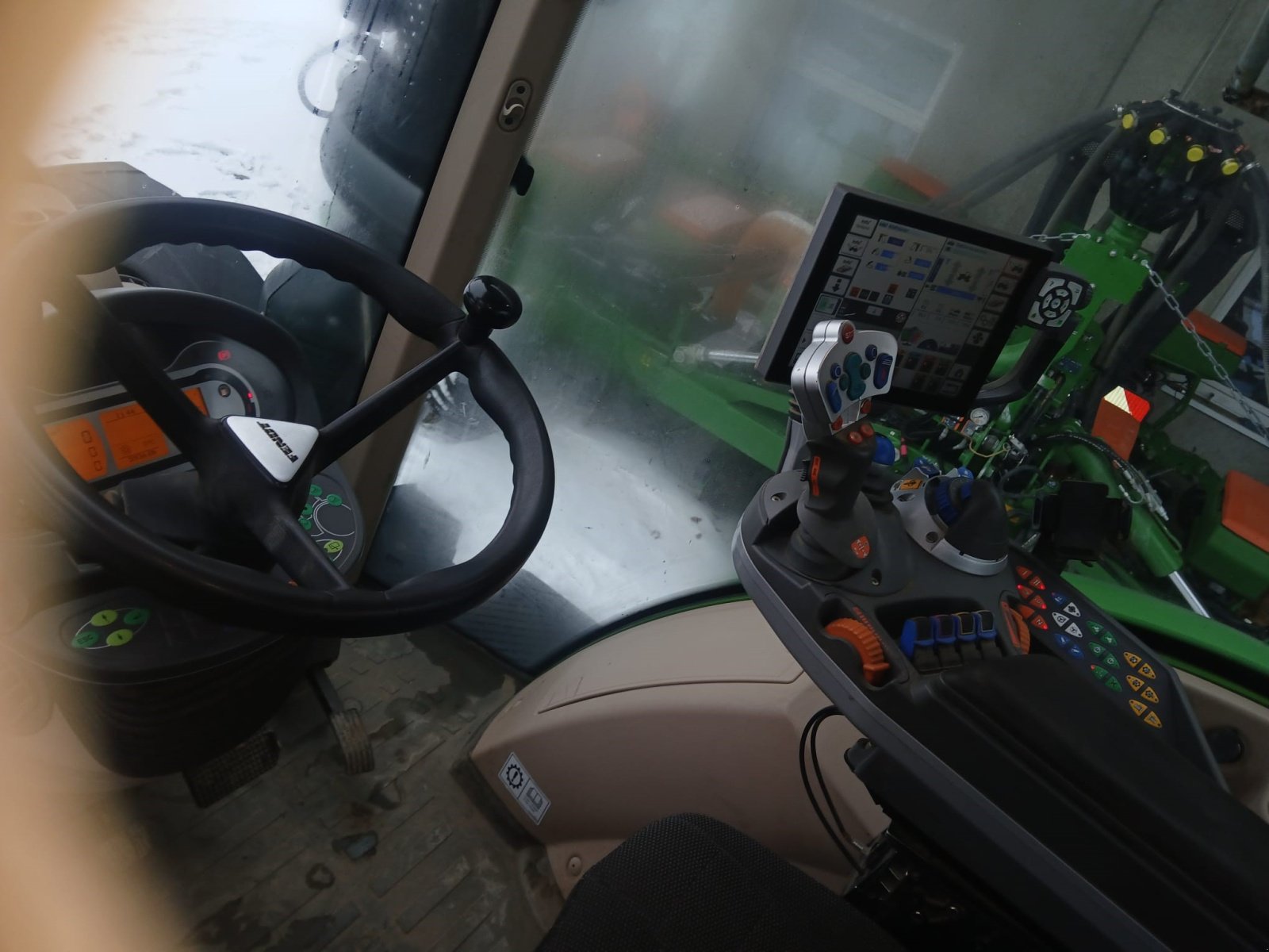 Traktor des Typs Fendt 724 S4 Profi+, Gebrauchtmaschine in Voitze (Bild 8)