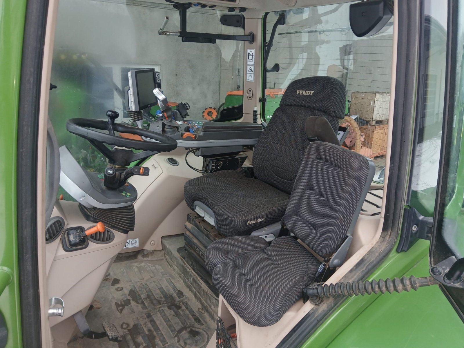 Traktor des Typs Fendt 724 S4 Profi+, Gebrauchtmaschine in Voitze (Bild 9)