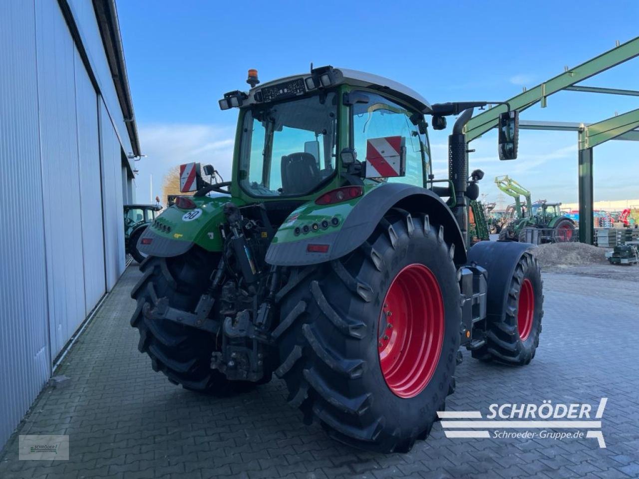 Traktor des Typs Fendt 724 S4 PROFI PLUS, Gebrauchtmaschine in Wildeshausen (Bild 3)