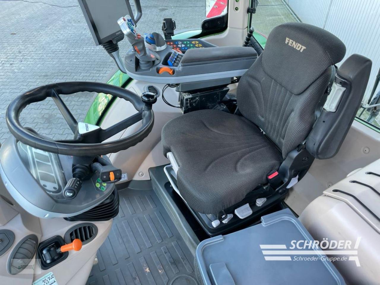 Traktor des Typs Fendt 724 S4 PROFI PLUS, Gebrauchtmaschine in Wildeshausen (Bild 11)