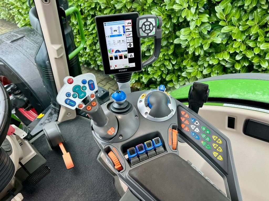 Traktor типа Fendt 724 S4 Profi, Gebrauchtmaschine в Nijkerkerveen (Фотография 10)