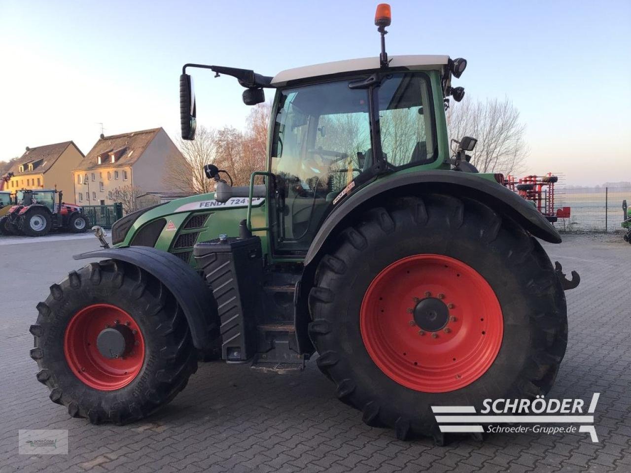 Traktor του τύπου Fendt 724 SCR PROFI PLUS, Gebrauchtmaschine σε Jerichow - Kleinmangelsdorf (Φωτογραφία 7)