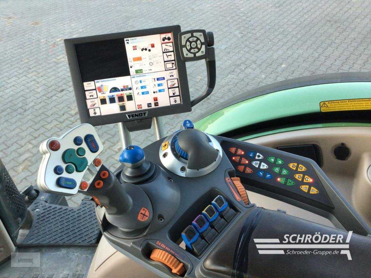 Traktor του τύπου Fendt 724 SCR PROFI PLUS, Gebrauchtmaschine σε Jerichow - Kleinmangelsdorf (Φωτογραφία 21)