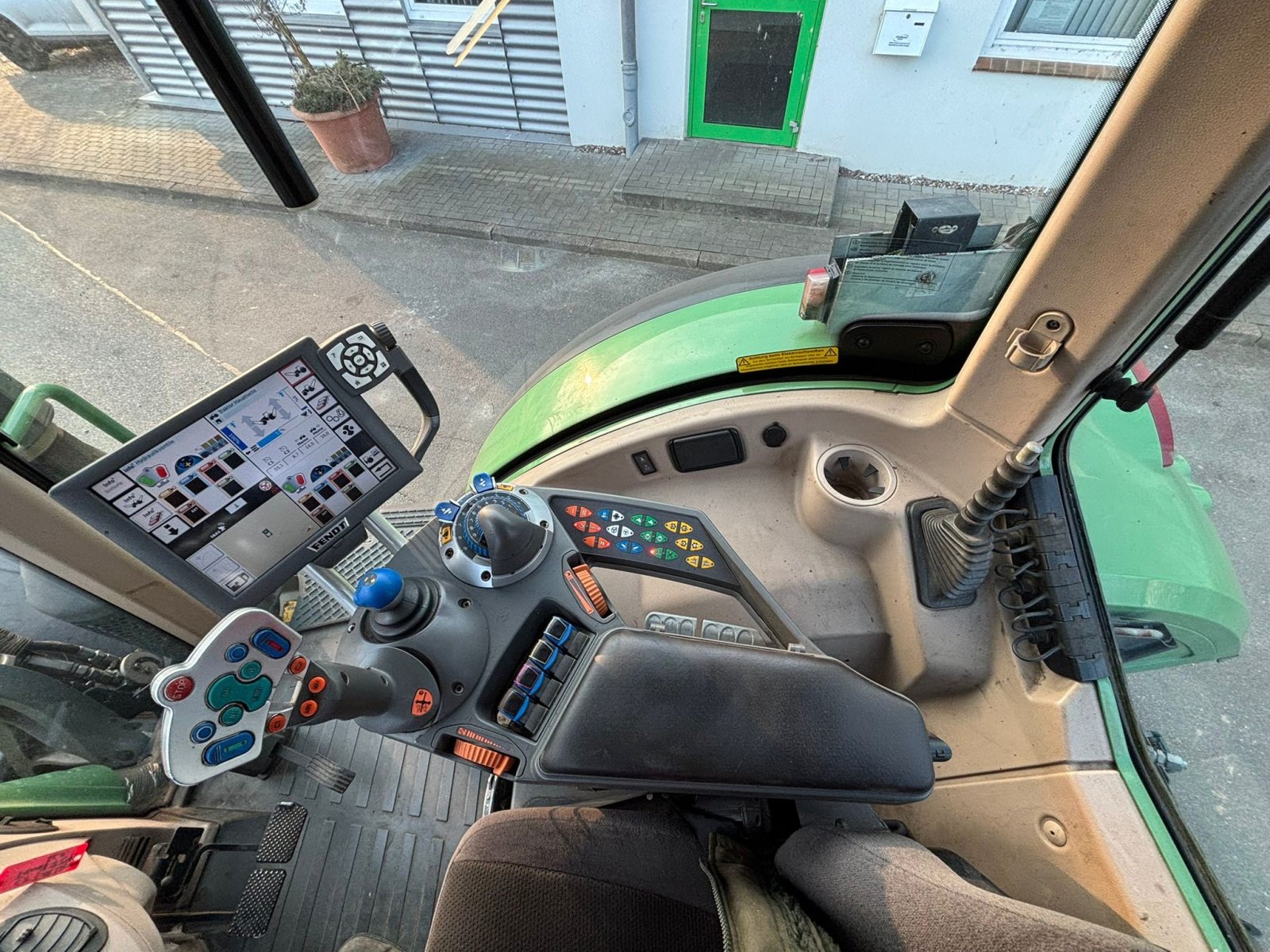 Traktor типа Fendt 724 SCR, Gebrauchtmaschine в Eckernförde (Фотография 12)