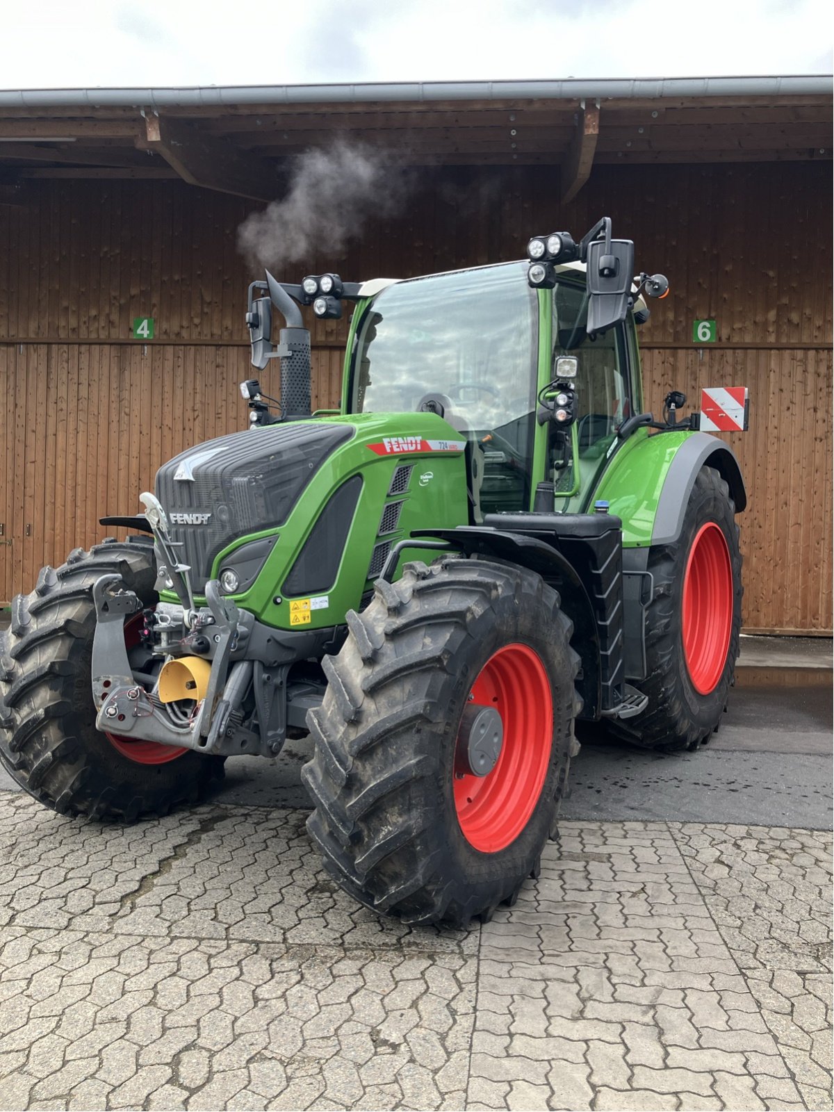 Traktor des Typs Fendt 724 Vario Gen6 Power+ Setting2, Gebrauchtmaschine in Hillerse (Bild 1)