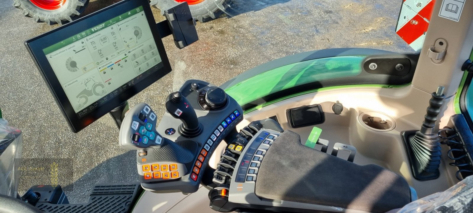 Traktor of the type Fendt 724 Vario Gen6 Profi Plus RTK Novatel Fendt One, Gebrauchtmaschine in Eichendorf (Picture 12)