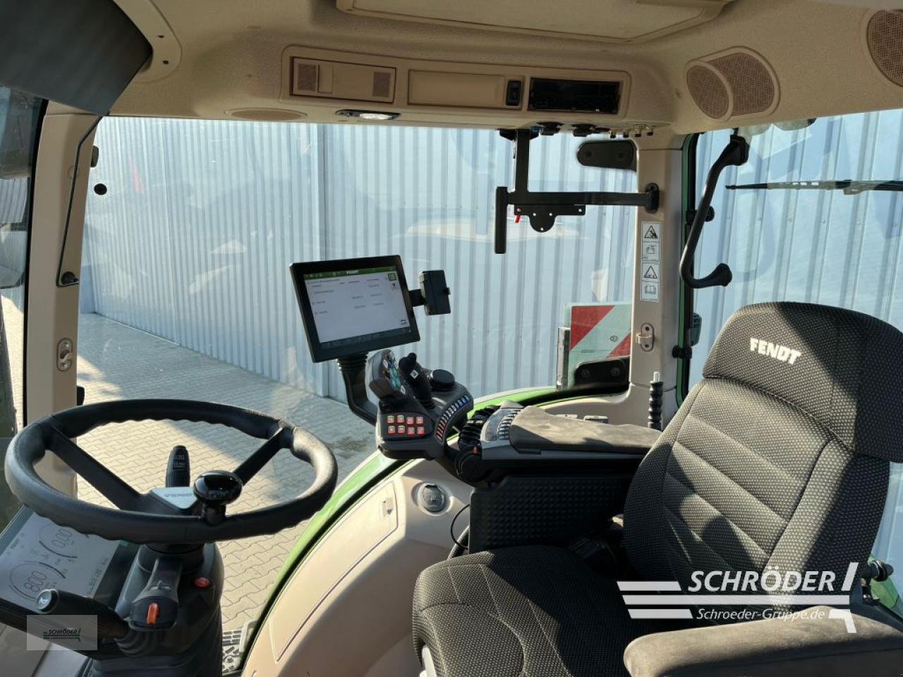 Traktor des Typs Fendt 724 VARIO GEN6 PROFI PLUS, Neumaschine in Scharrel (Bild 9)