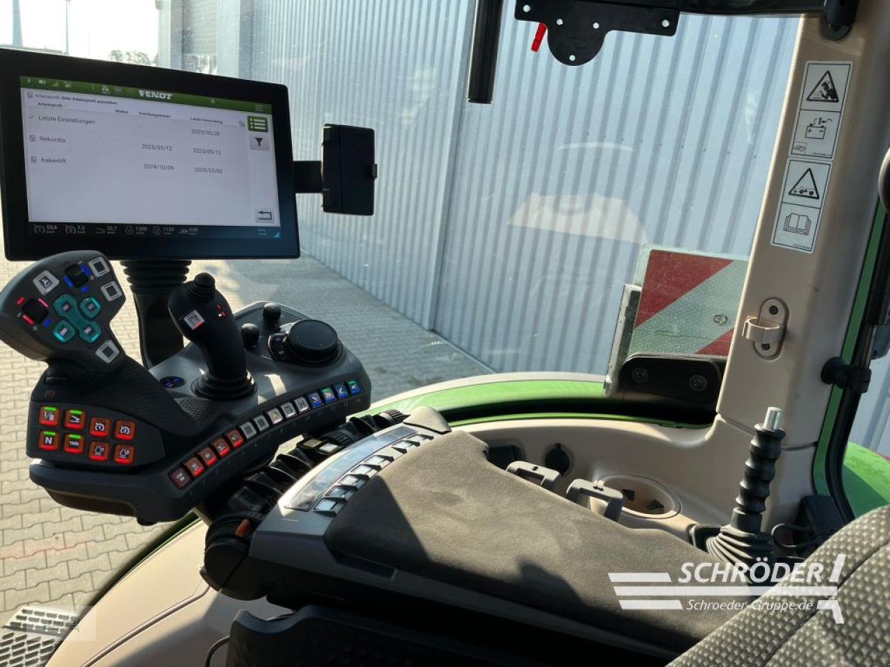 Traktor des Typs Fendt 724 VARIO GEN6 PROFI PLUS, Neumaschine in Scharrel (Bild 11)